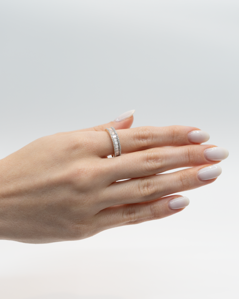 ONORE anillo oro amarillo 14K diamantes baguette eternity elegante