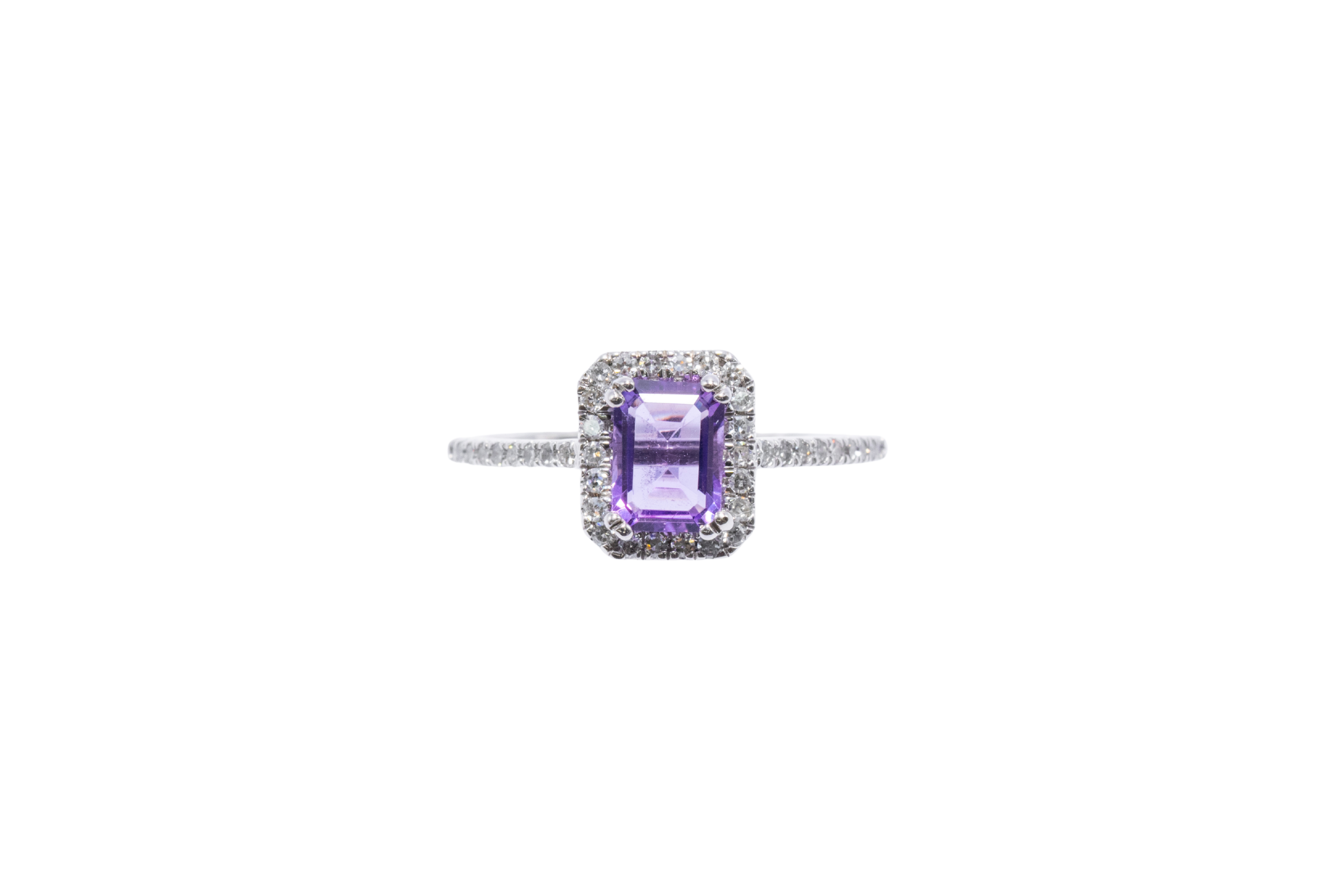 ANILLO AMATISTA CORTE ESMERALDA
