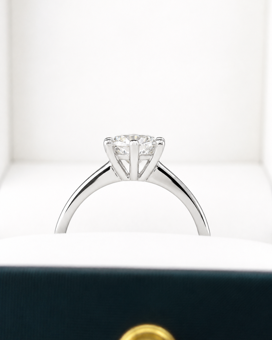 Anillo Solitario con Diamante de Laboratorio Corte Marquesa 1.5 CT en Oro de 14K