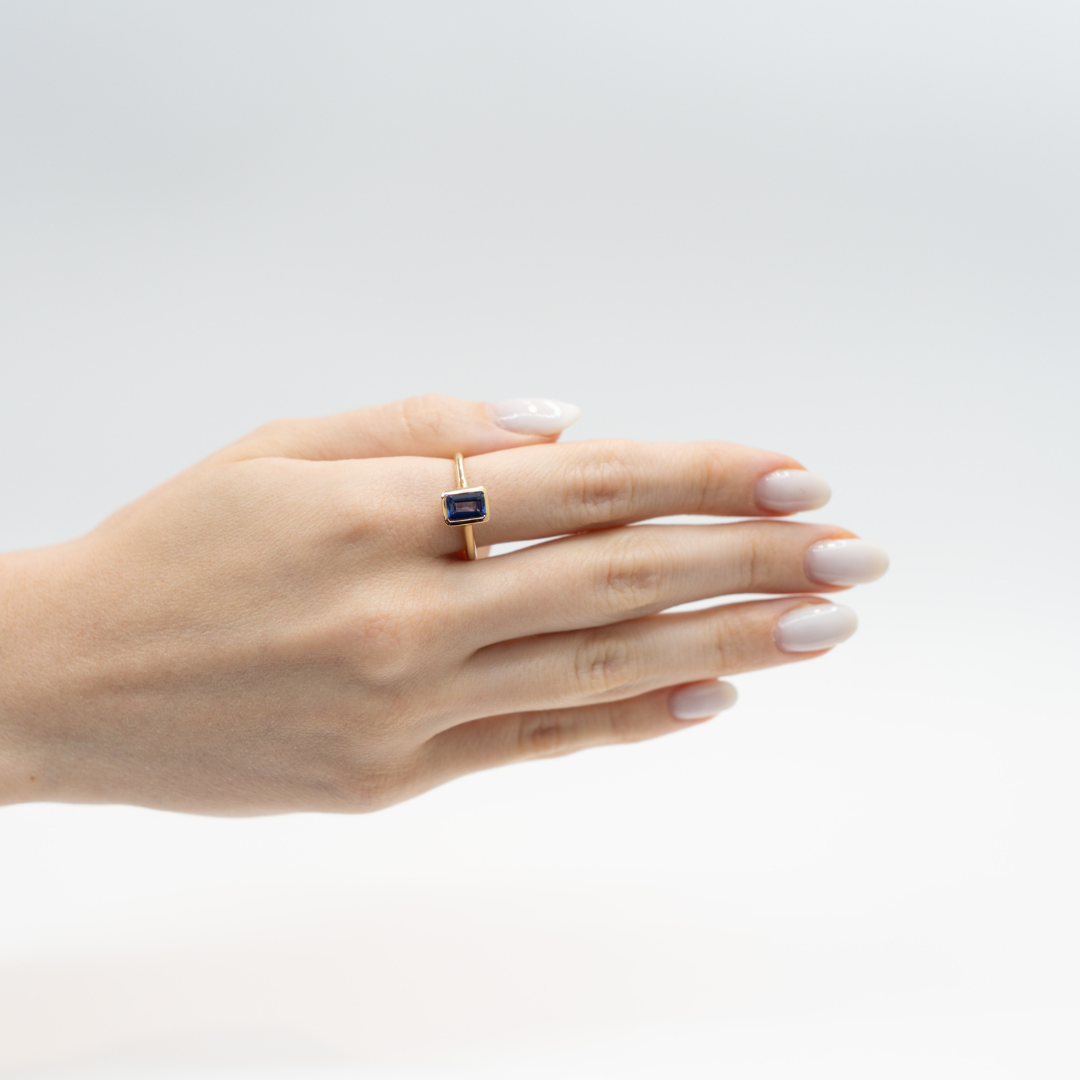 ANILLO TANZANITA SOLITARIO