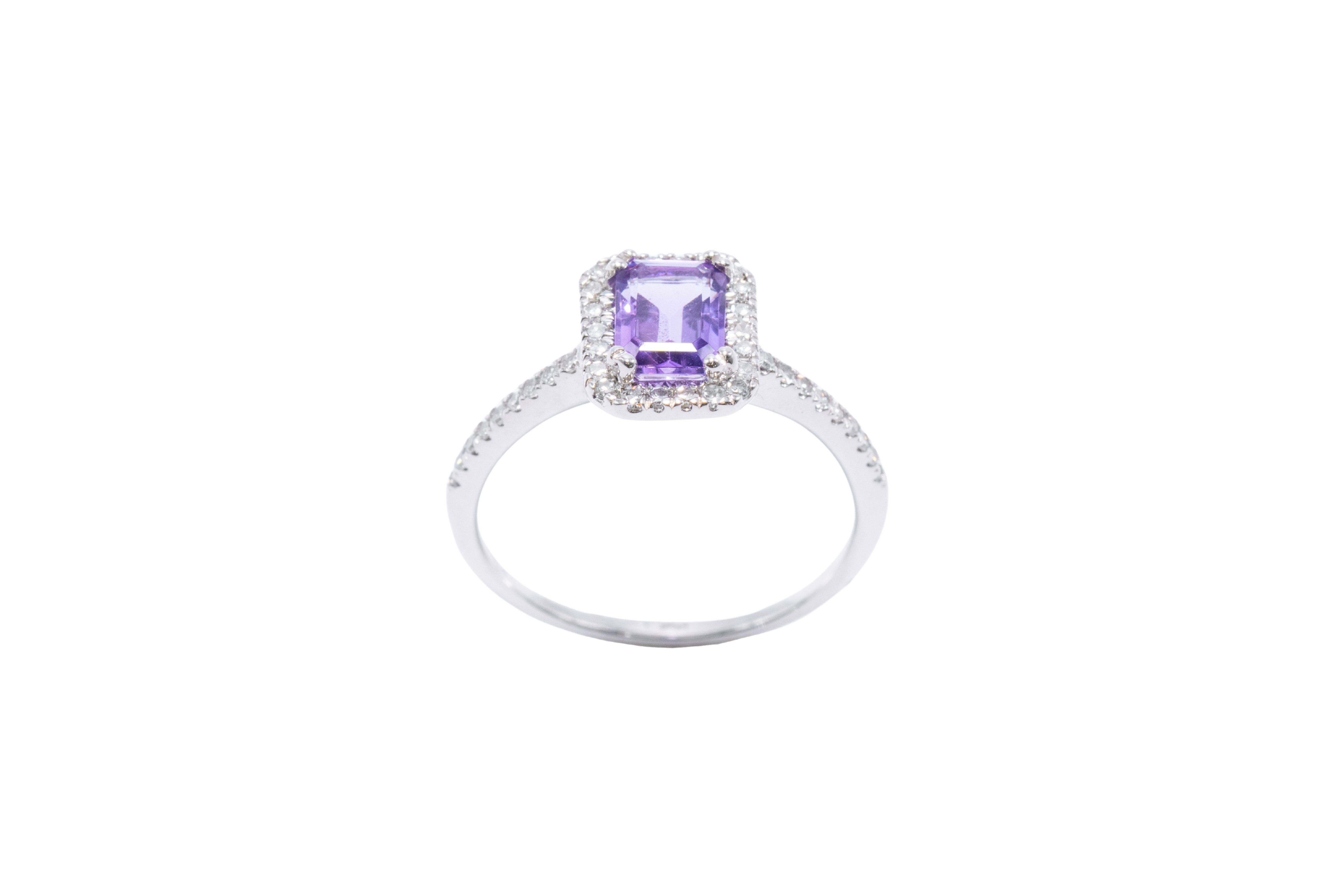 ANILLO AMATISTA CORTE ESMERALDA